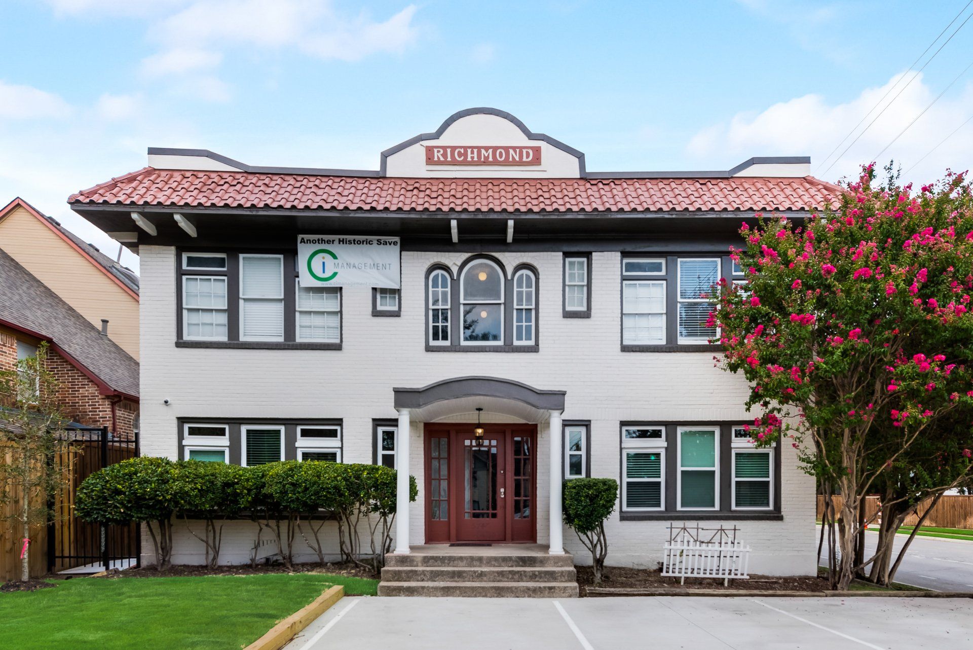 5747 Richmond exterior