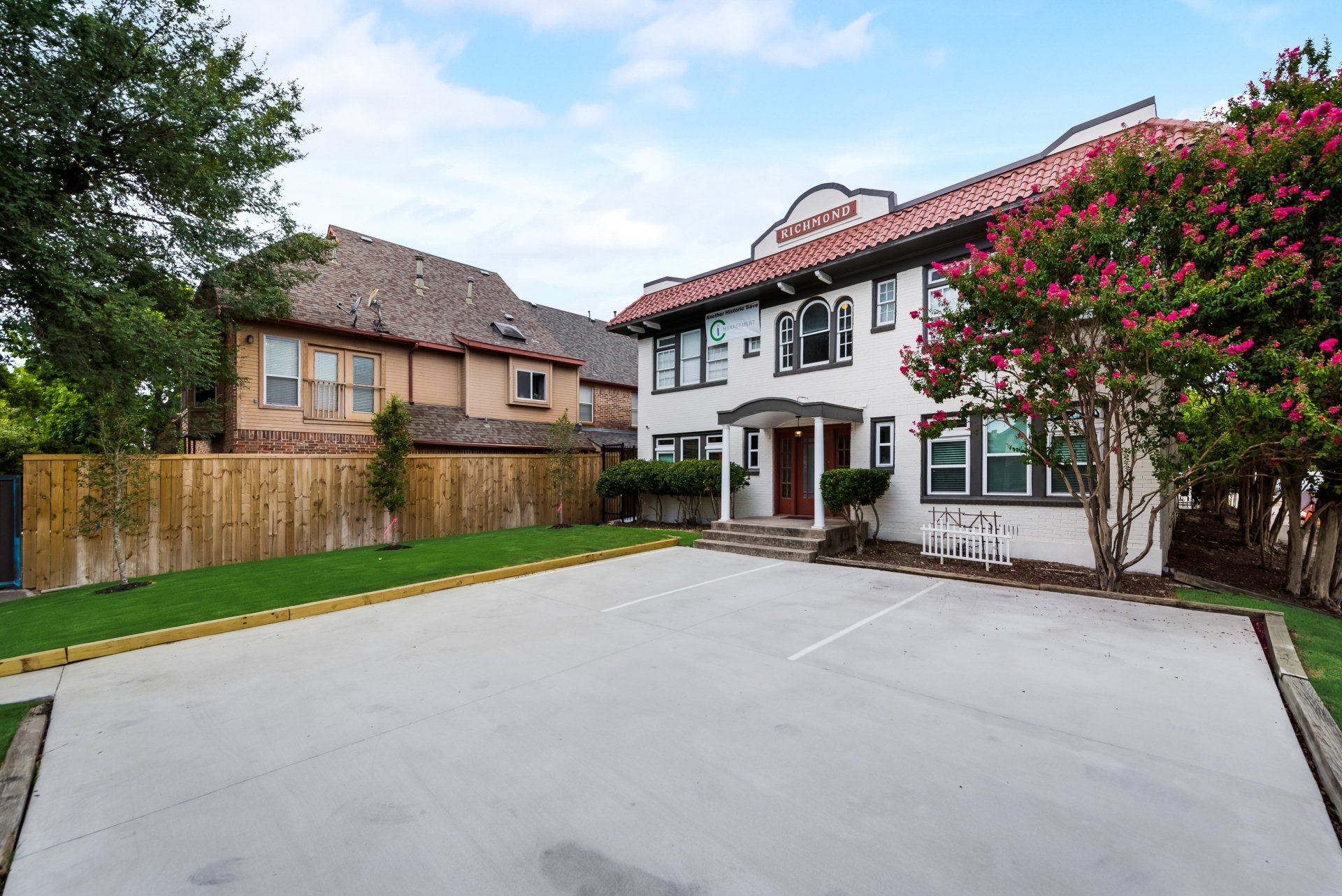 5747 Richmond exterior