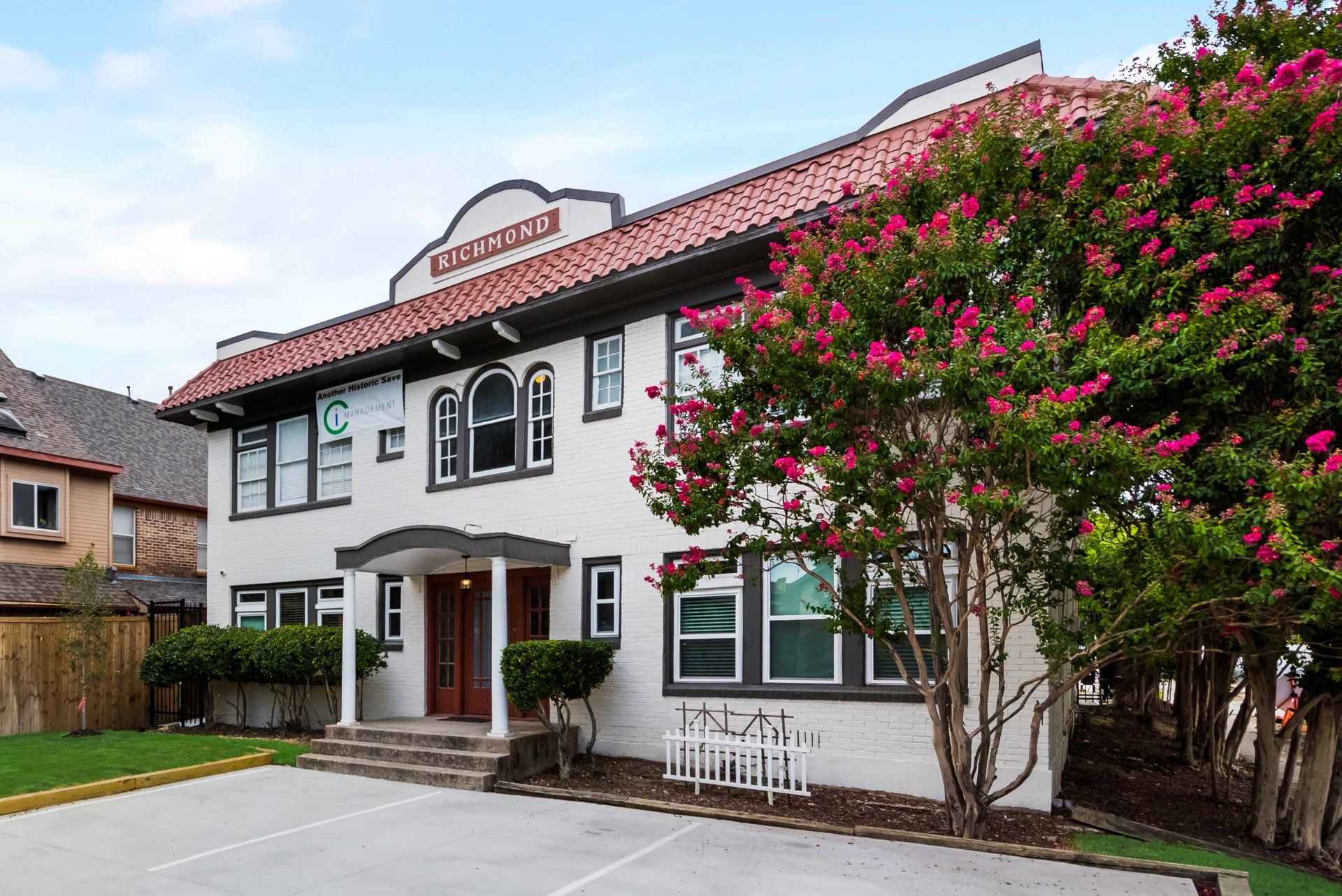 5747 Richmond exterior