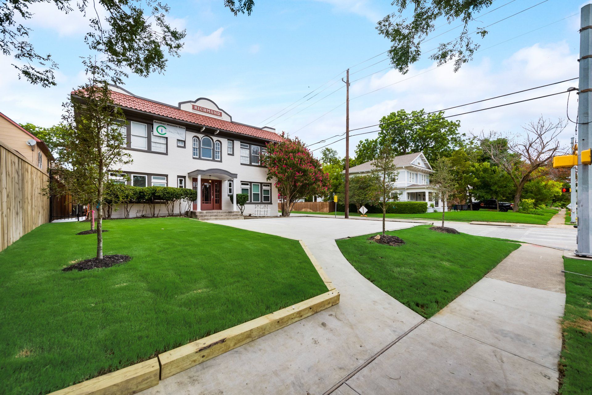 5747 Richmond exterior