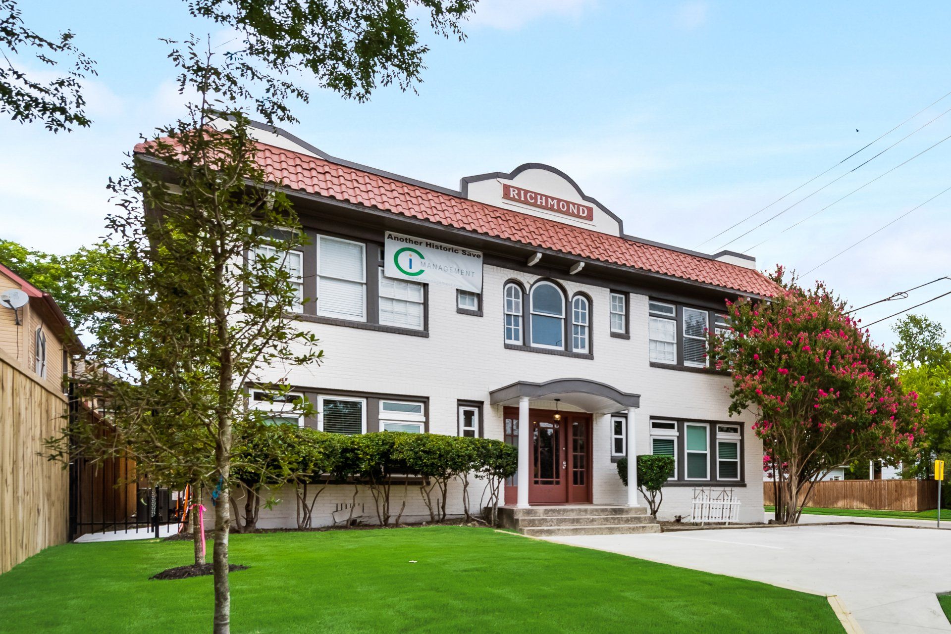 5747 Richmond exterior