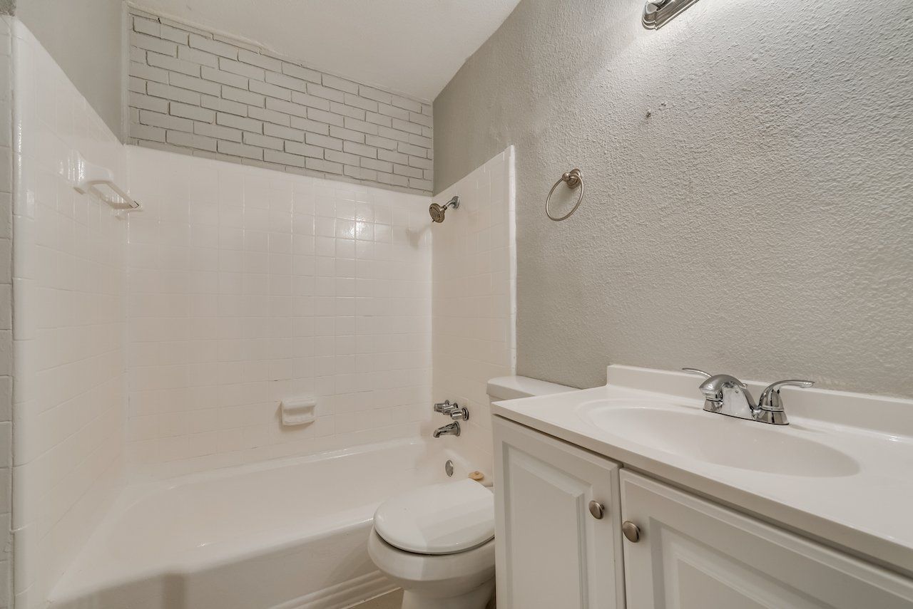 4718 Reiger Property Photo