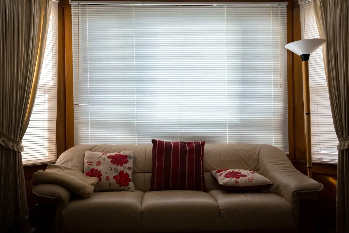 Are Custom Blinds Worth It for Kentucky Rental Properties and Airbnbs?