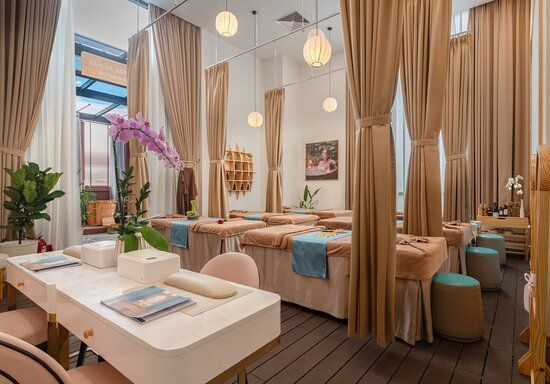 Best Window Treatments for Indoor Pools and Spas