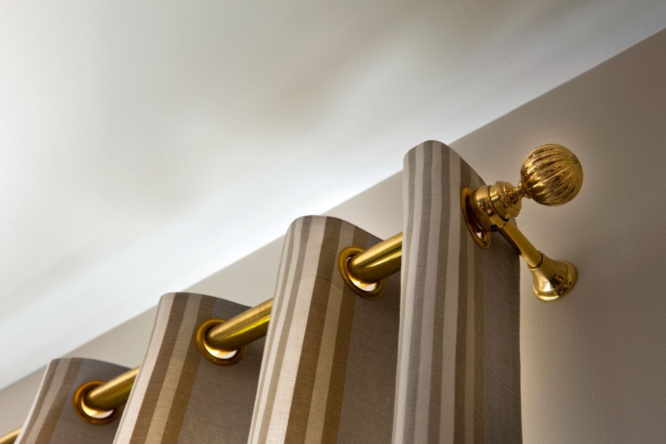 How to Choose Materials, Textures, Colors, and Hardware