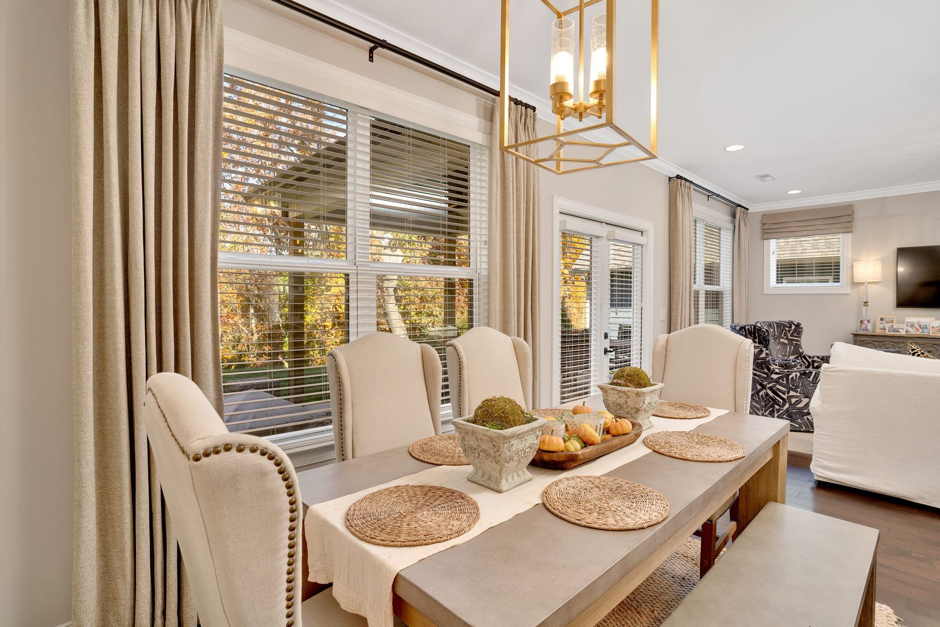 Visual Flow and Zone Definition Across Shared Spaces