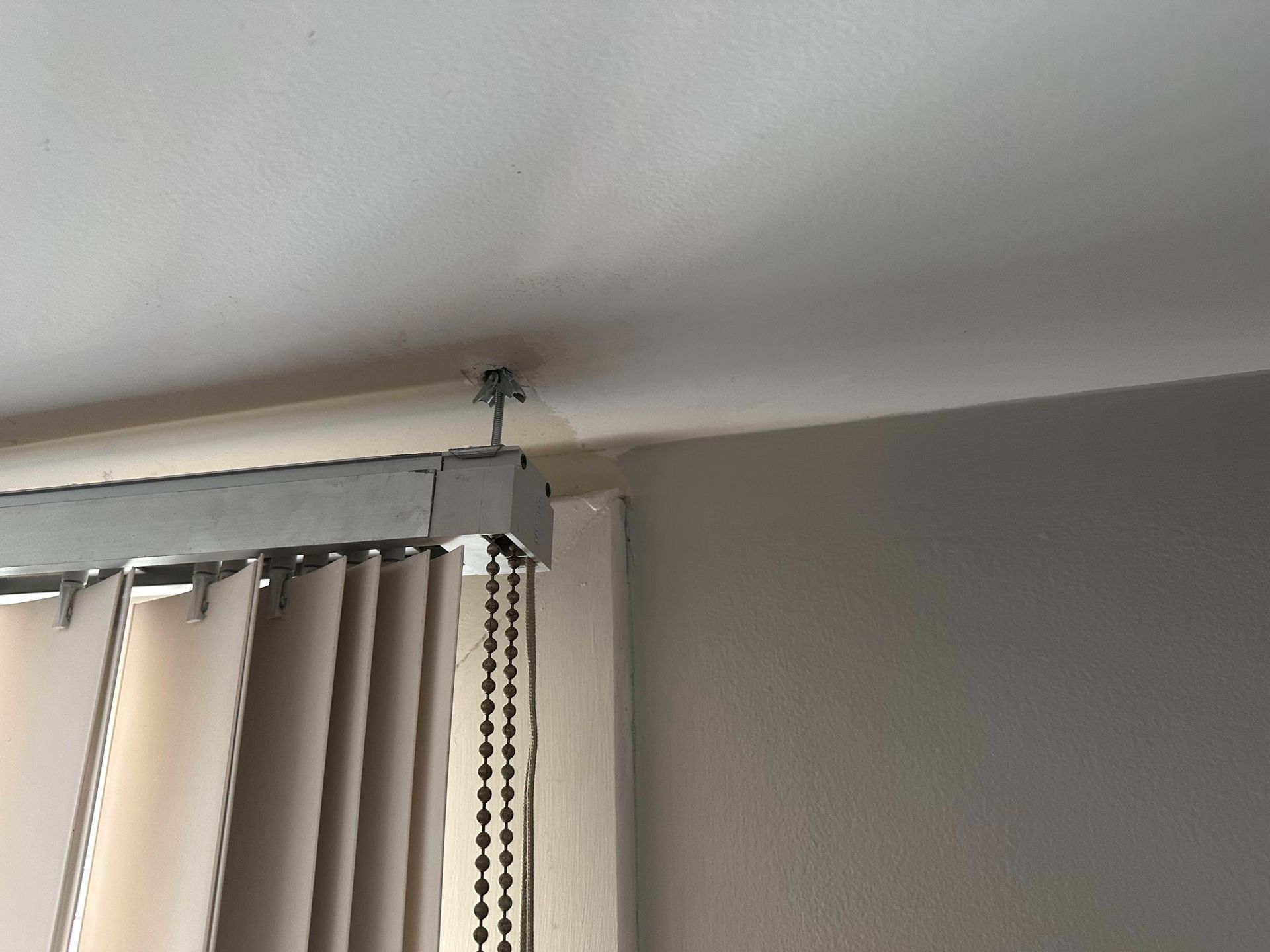 Why Blinds Keep Falling Down Isn’t Always Your Fault
