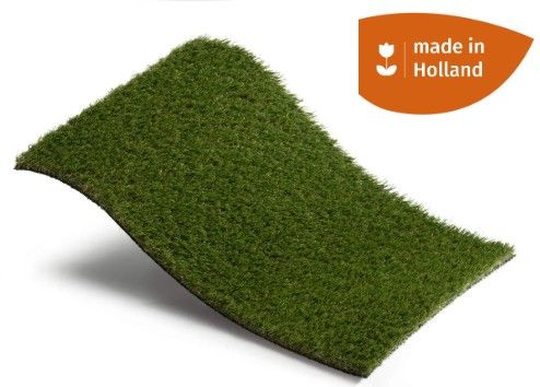 Een vierkant van donkergroen kunstgras, gemaakt in Nederland.