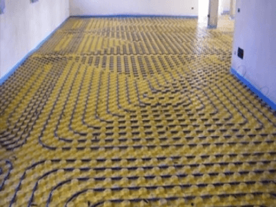 posa di pannelli a pavimento