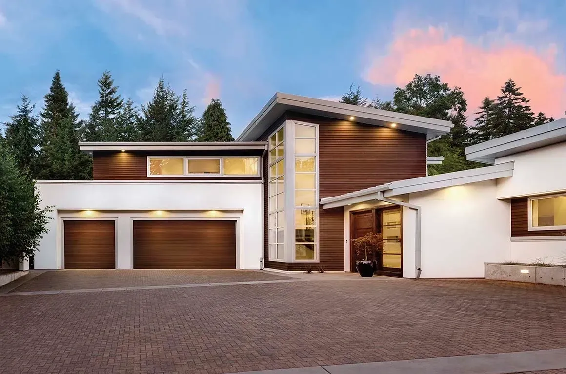 Clopay Canyon Ridge Collection Modern Series — Beatrice, NE — Blue Valley Door Co. Inc.