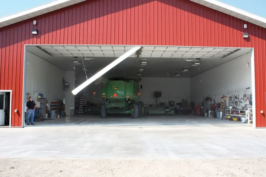 Midland Swing-Up Center Post System — Beatrice, NE — Blue Valley Door Co. Inc.