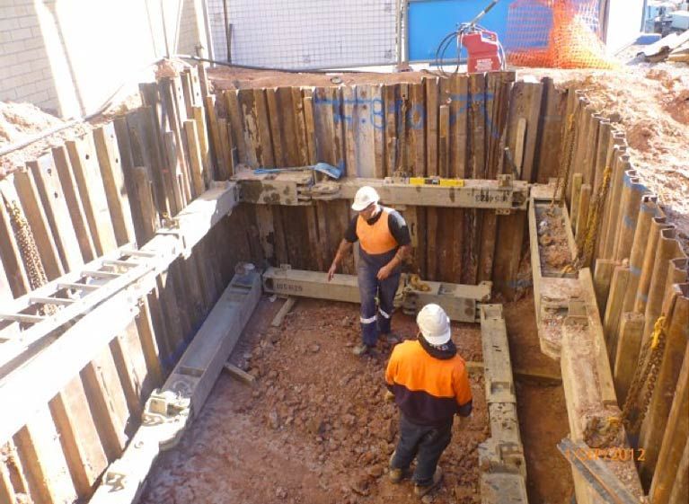 Men on Pit — Southeast QLD — East Coast Group of Companies