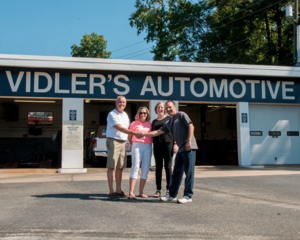 Hand shaking | Vidler's Automotive