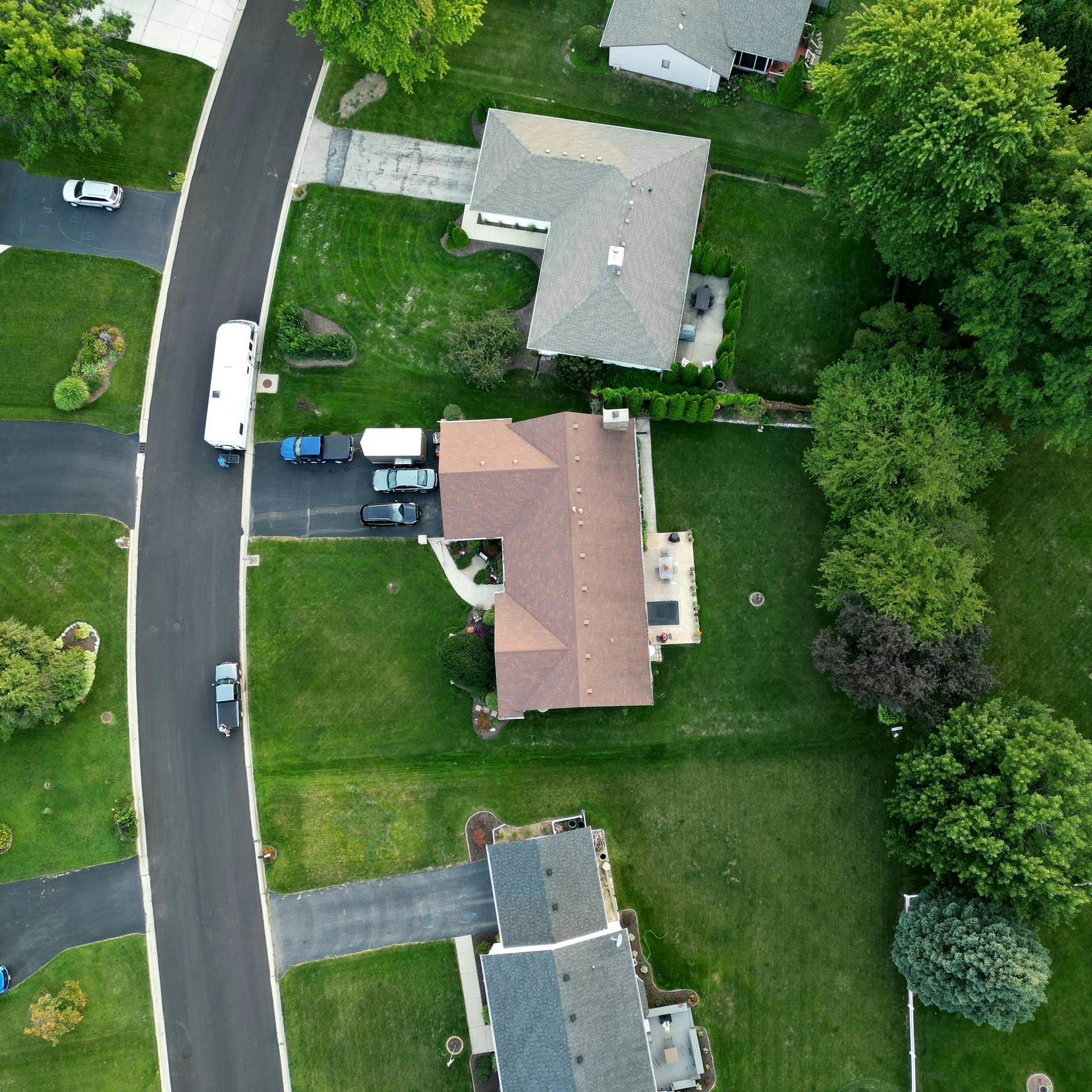 Aerial image shows houses in a Tennessee neighborhood with presumed property lines
