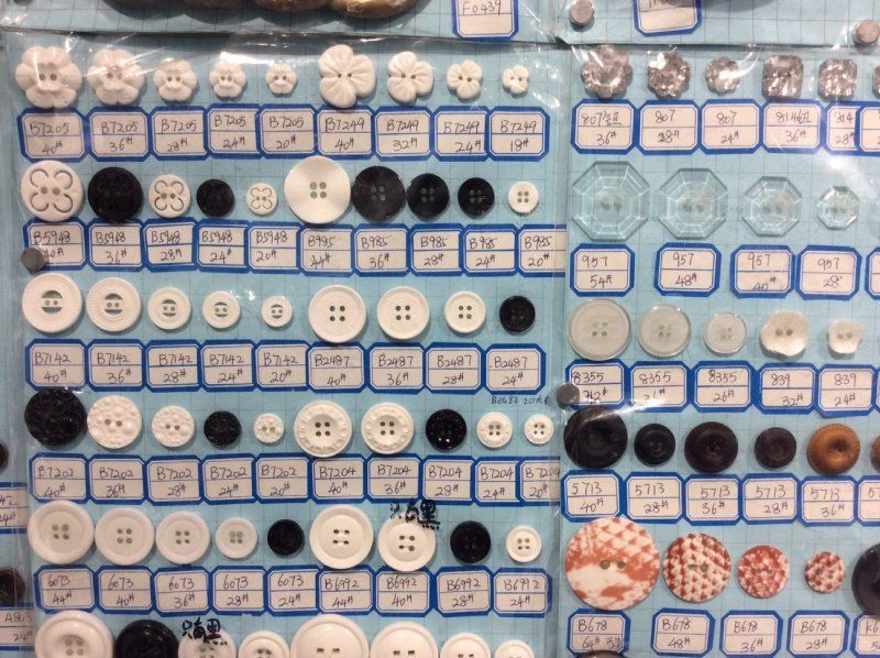 accessori moda / bottoni 01