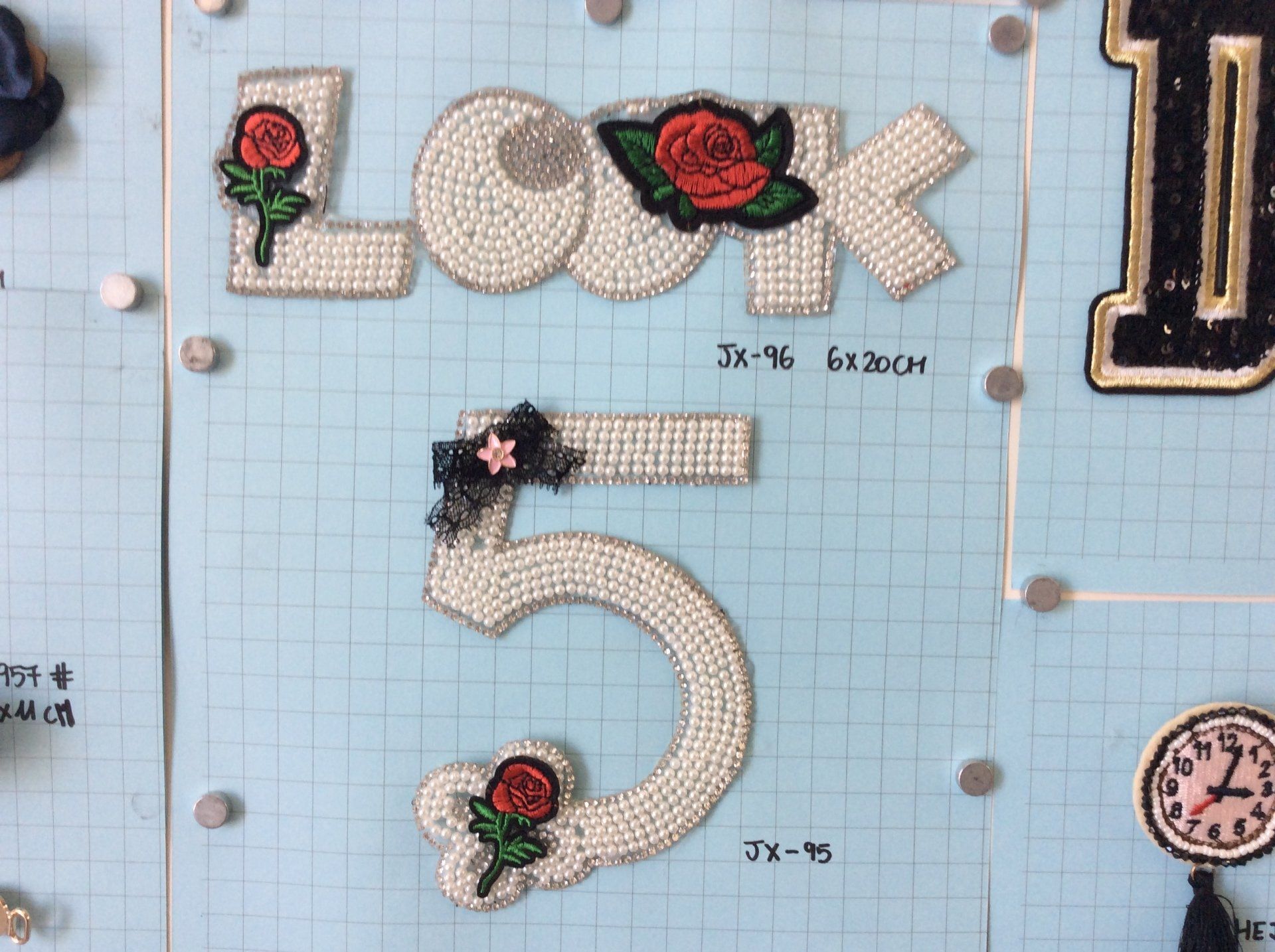 Accessori moda applicazioni scritte e numeri - Prato (PO)