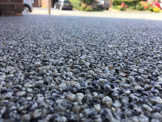 Button link to Resin Bound driveway page