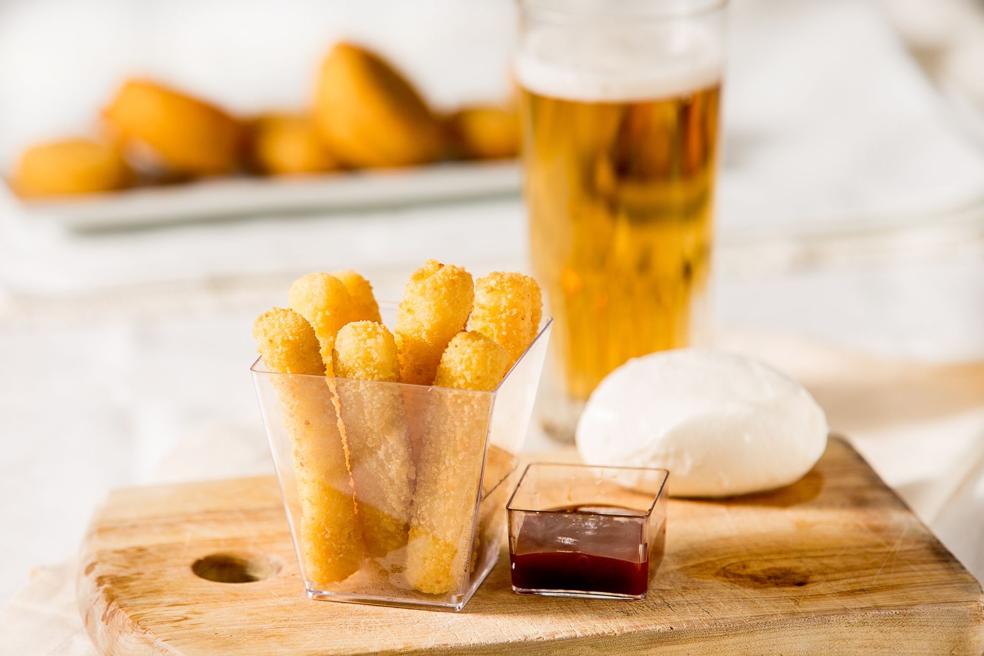 mini mozzarella sticks with sauce