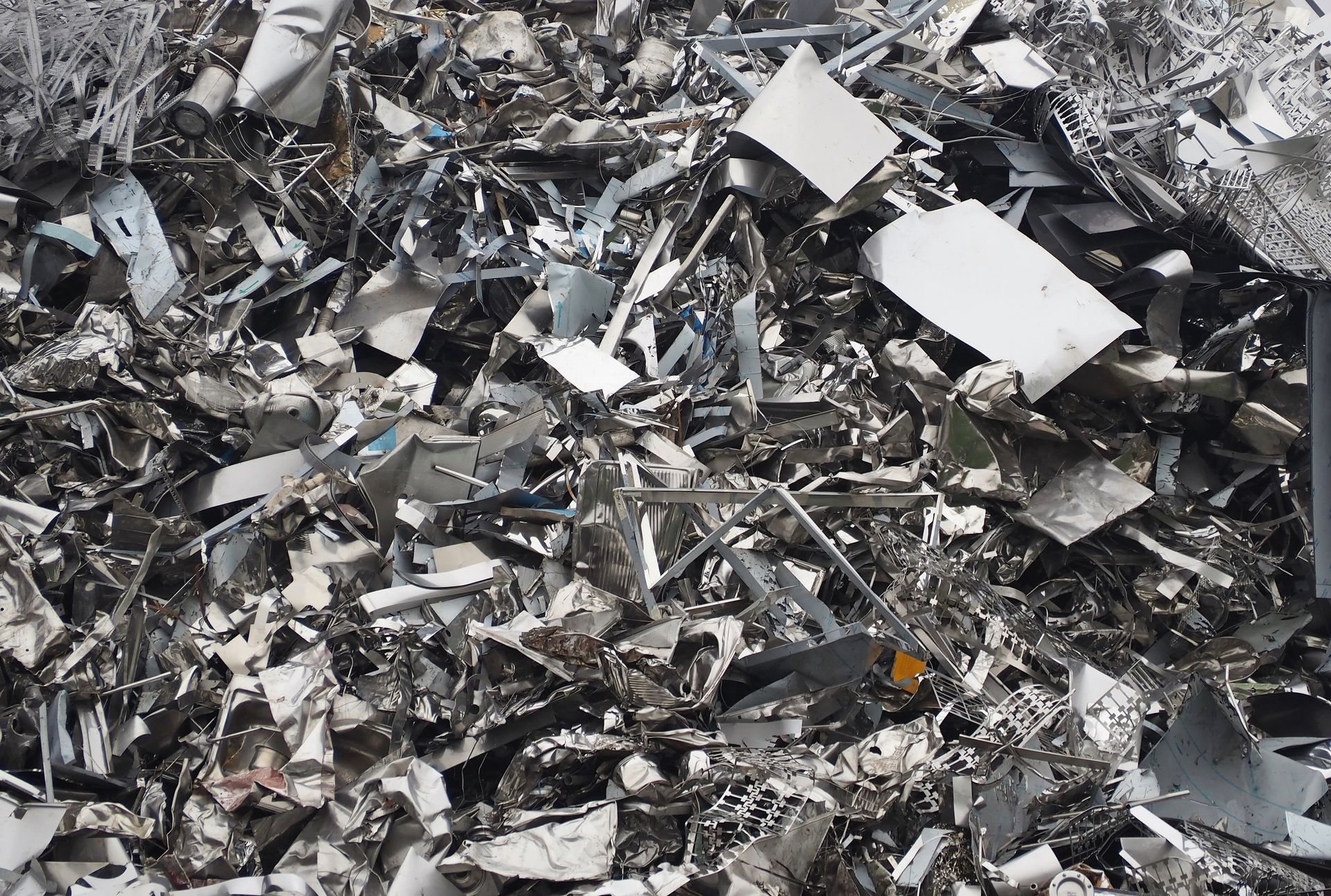 Pile of assorted scrap aluminum pieces and metal fragments ready for recycling