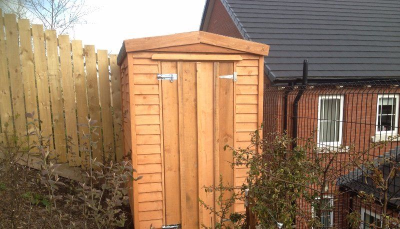 Small shed in honey coloured wool