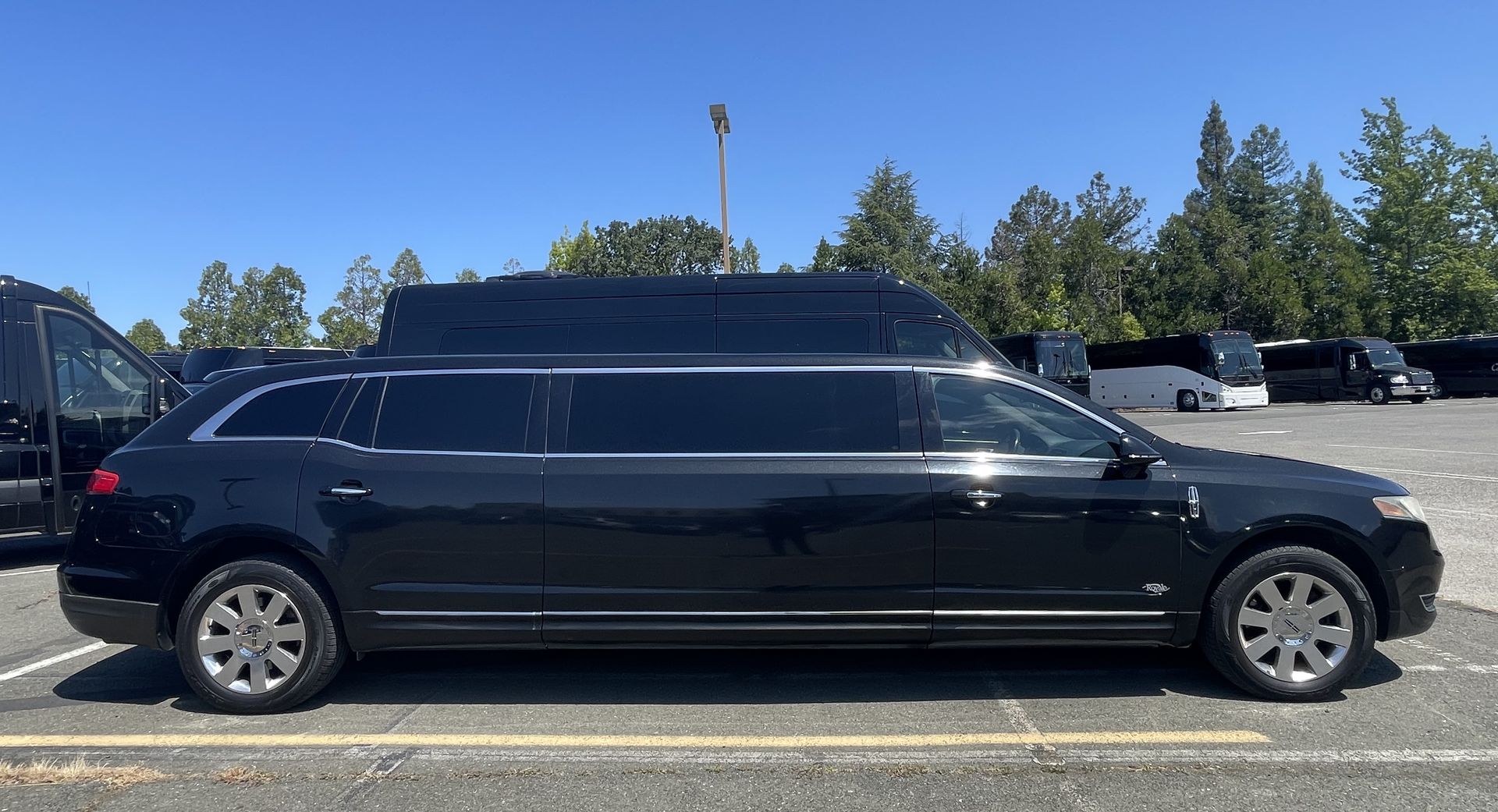 Lincoln MKT black stretch 6 passenger limo