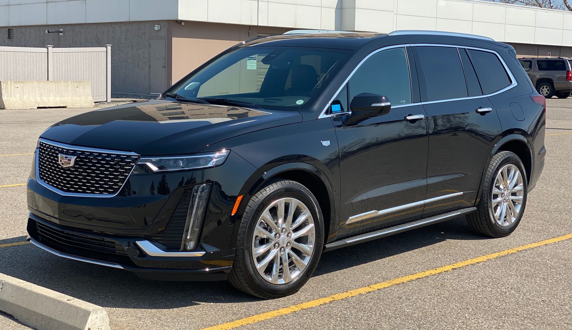 Limo To Go mid size SUV Cadillac XT6 exterior