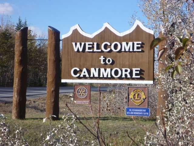 welcome to canmore sign