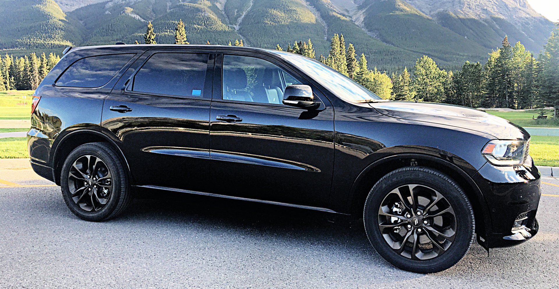 Limo To Go black 4 to 6 passenger midsize luxury SUV