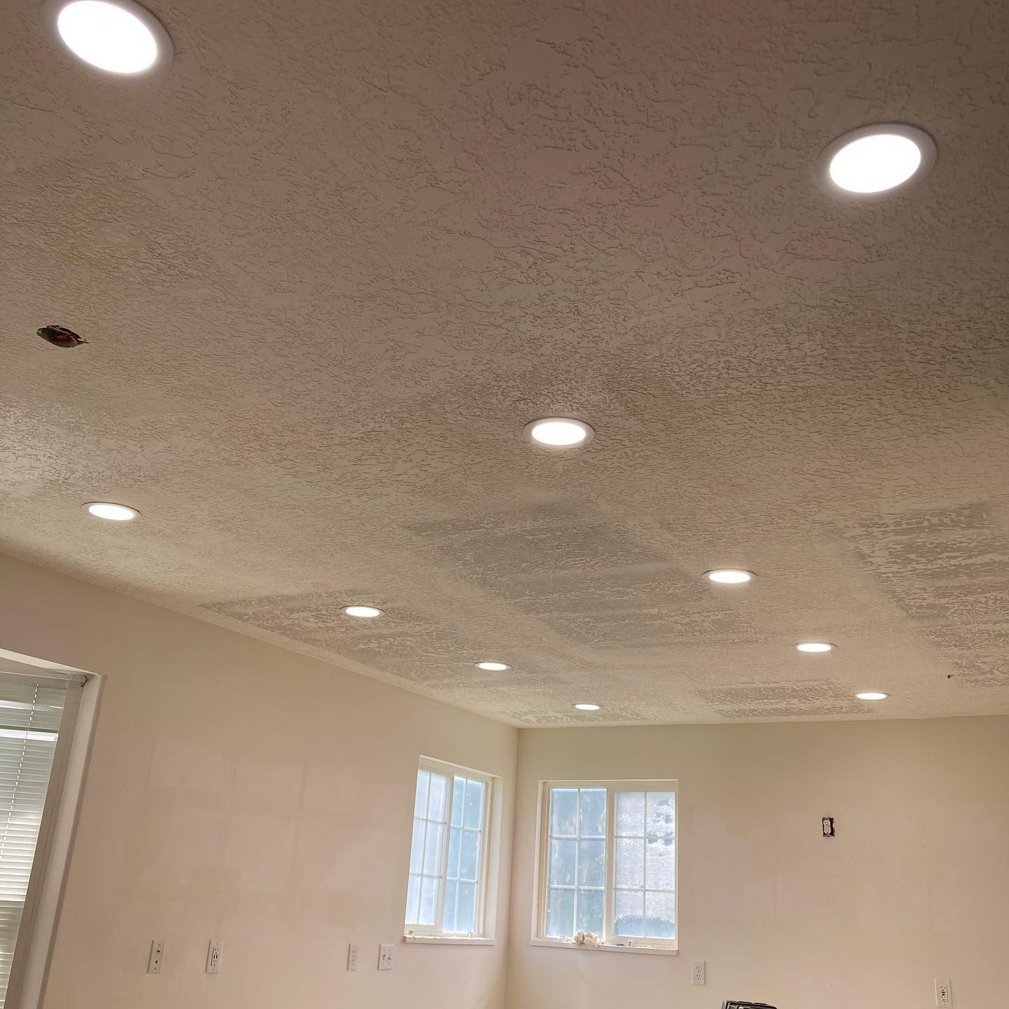 A room with a ceiling that has a lot of lights on it.
