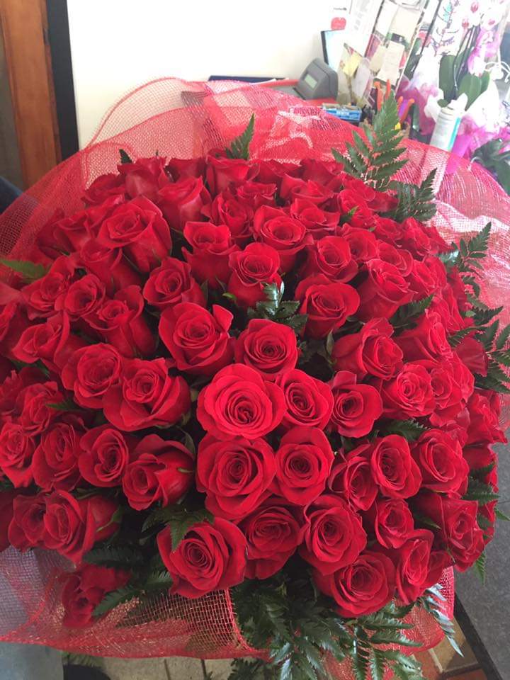 mazzo di rose rosse
