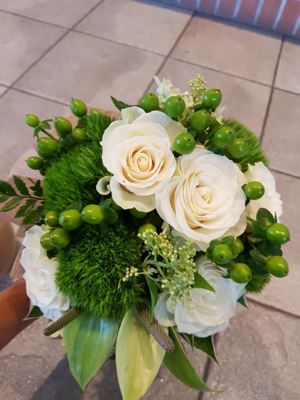 mazzo di fiori bianchi