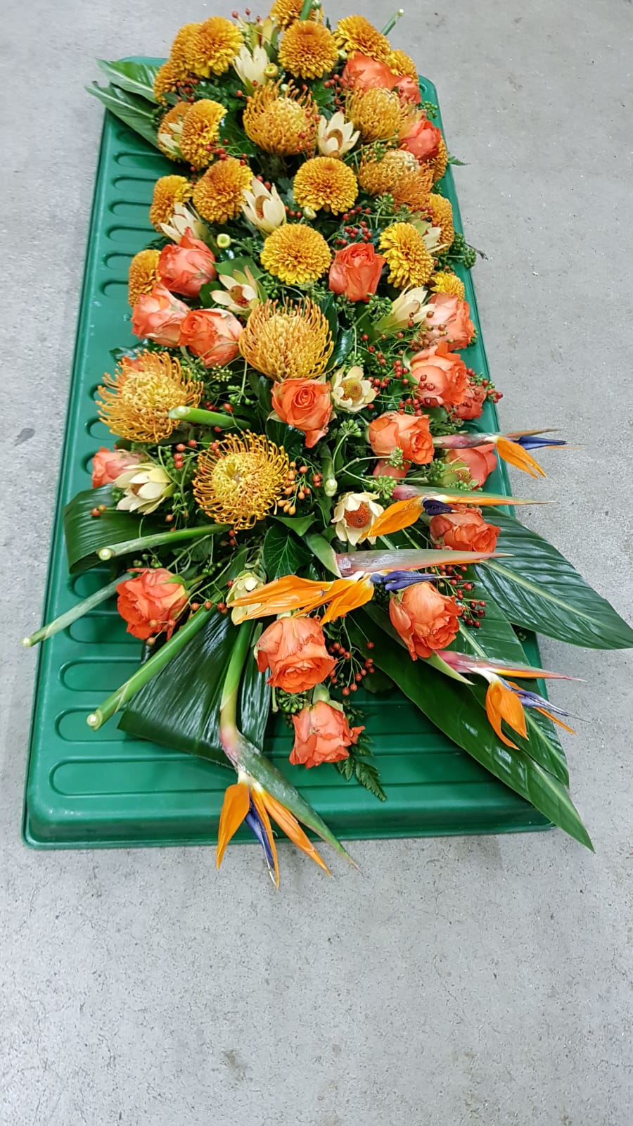 composizione floreale per addobbi funebri