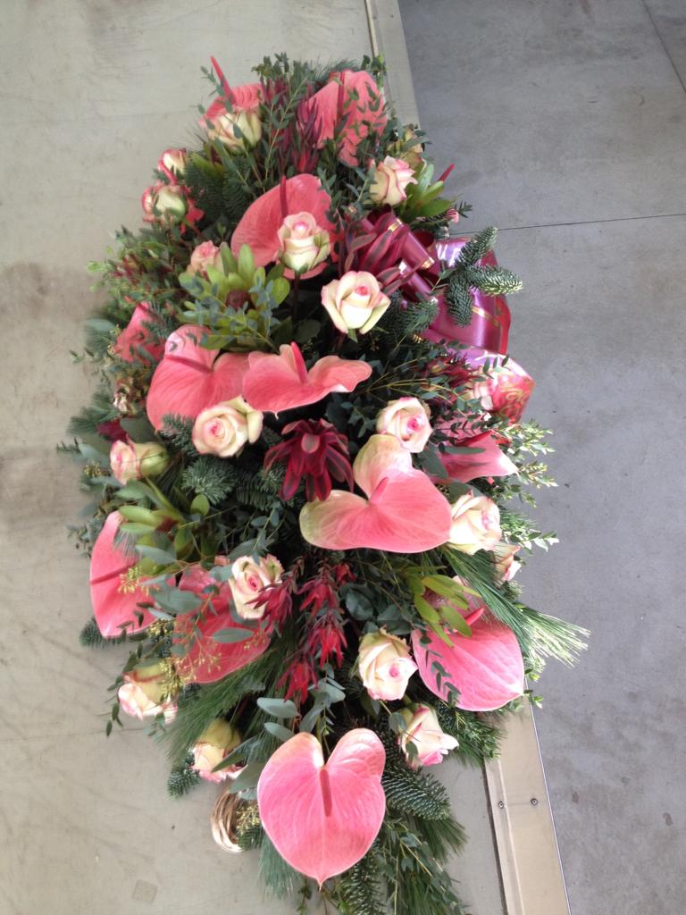 composizione floreale per allestimento funebre