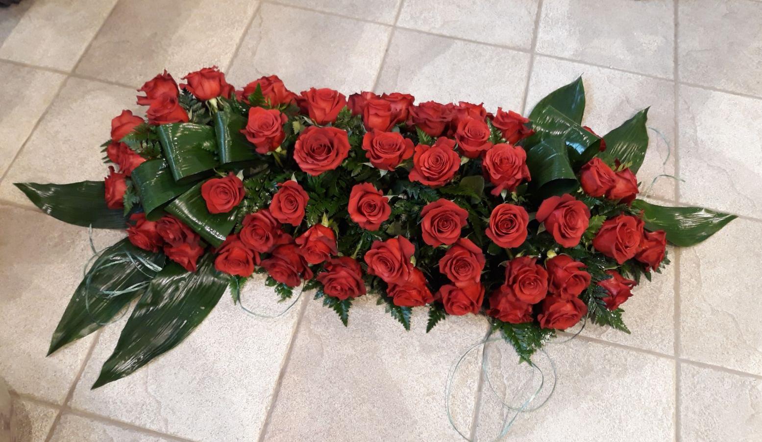 copricassa di rose rosse