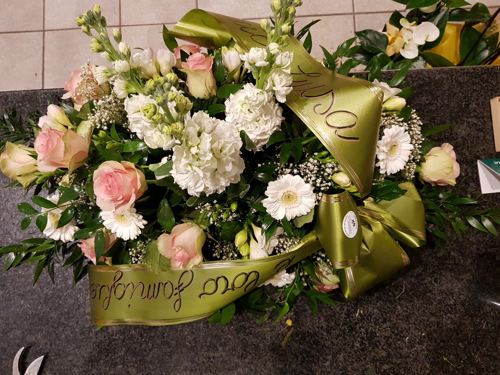 composizione di fiori funebri