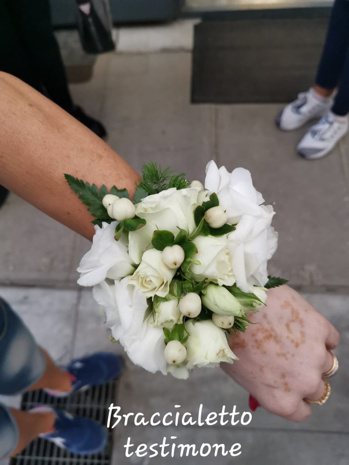 decorazione floreale per la sposa