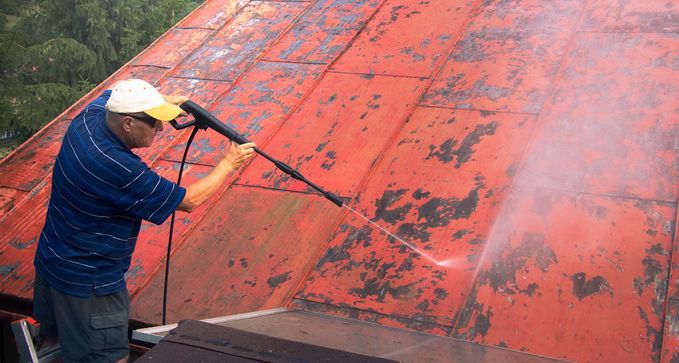 limpiar tejados para quitar manchas a bajo coste en casas-Ibáñez