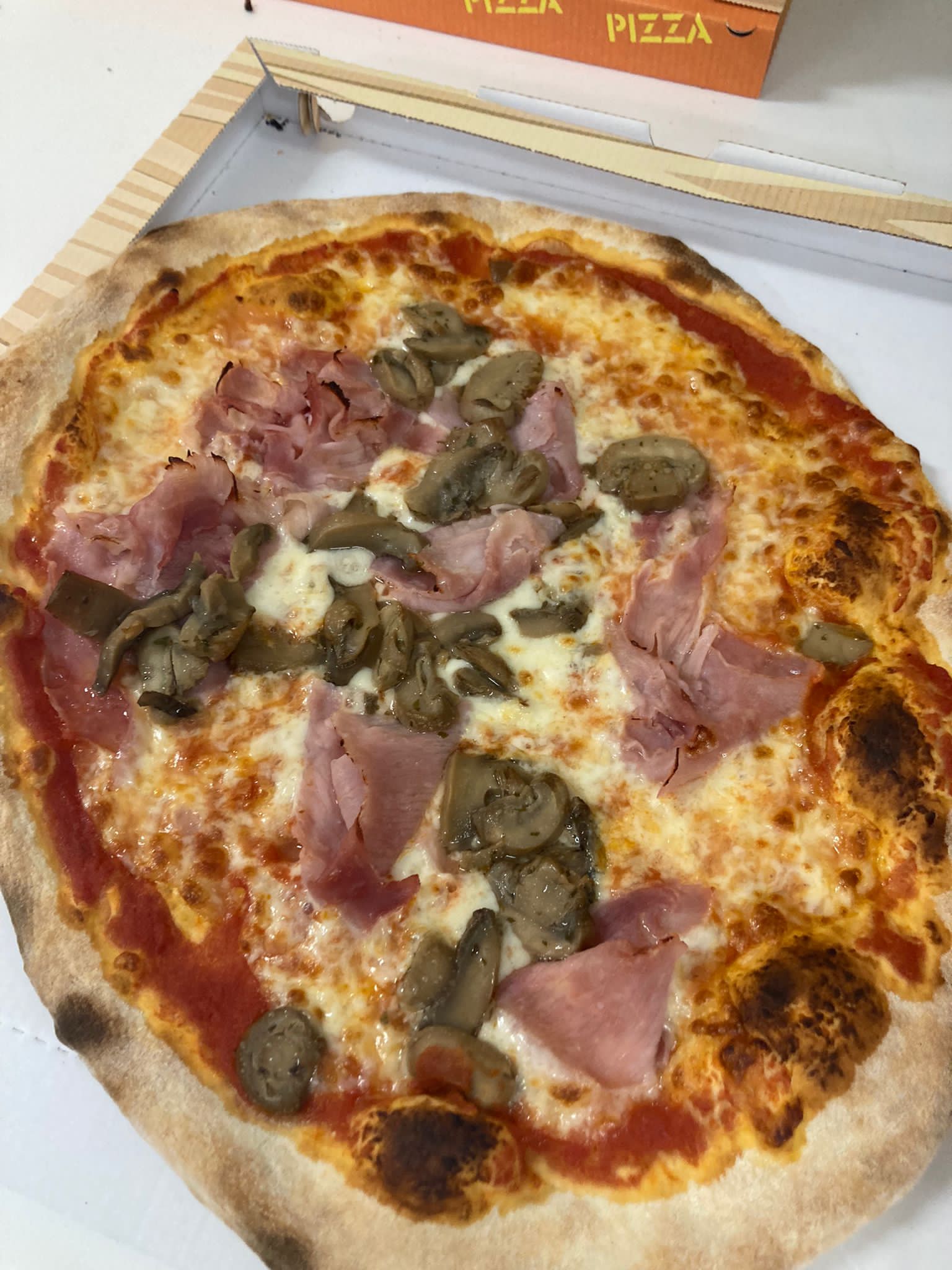 pizza prosciutto e funghi