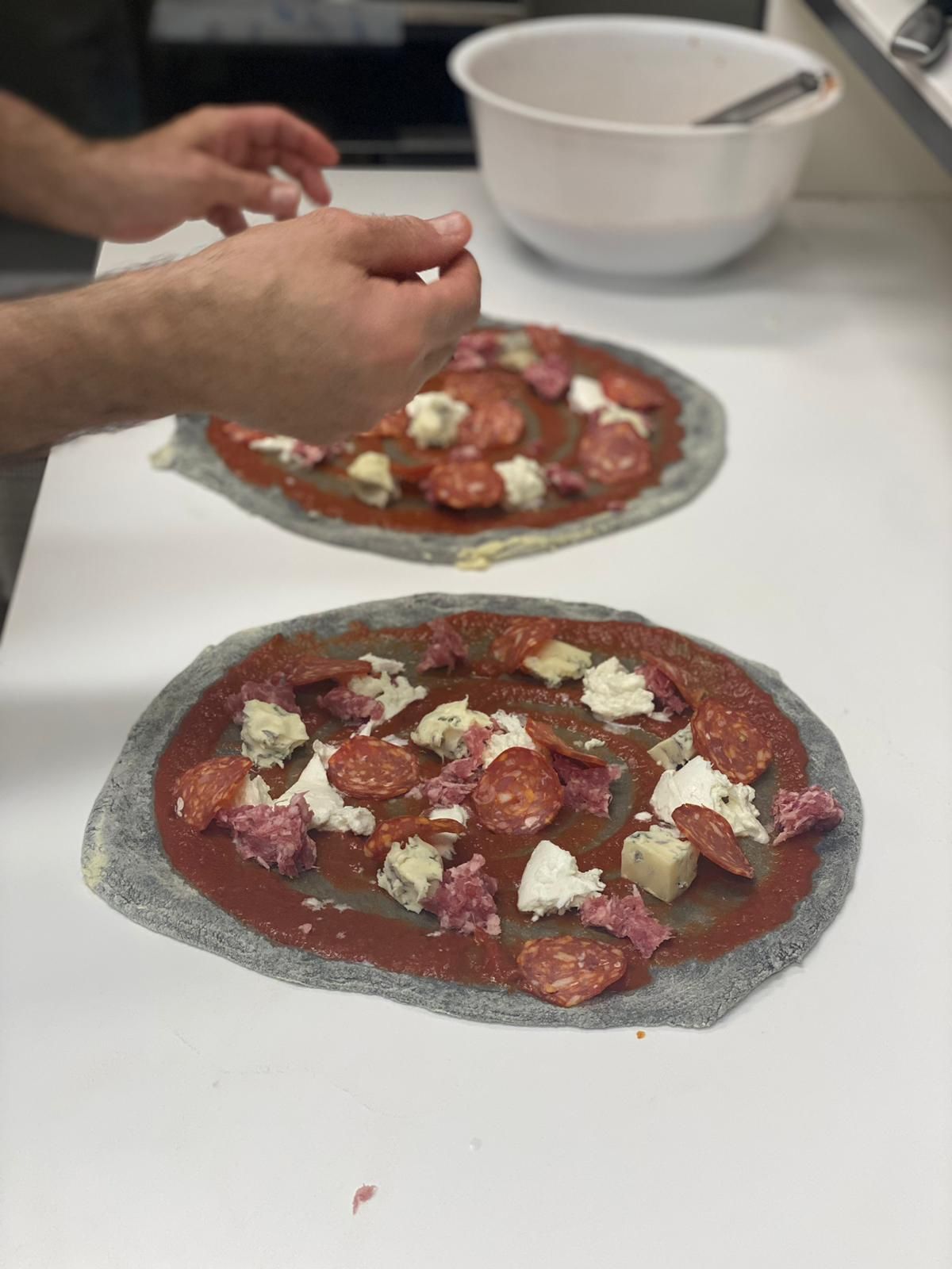 pizza impasto al carbone vegetale