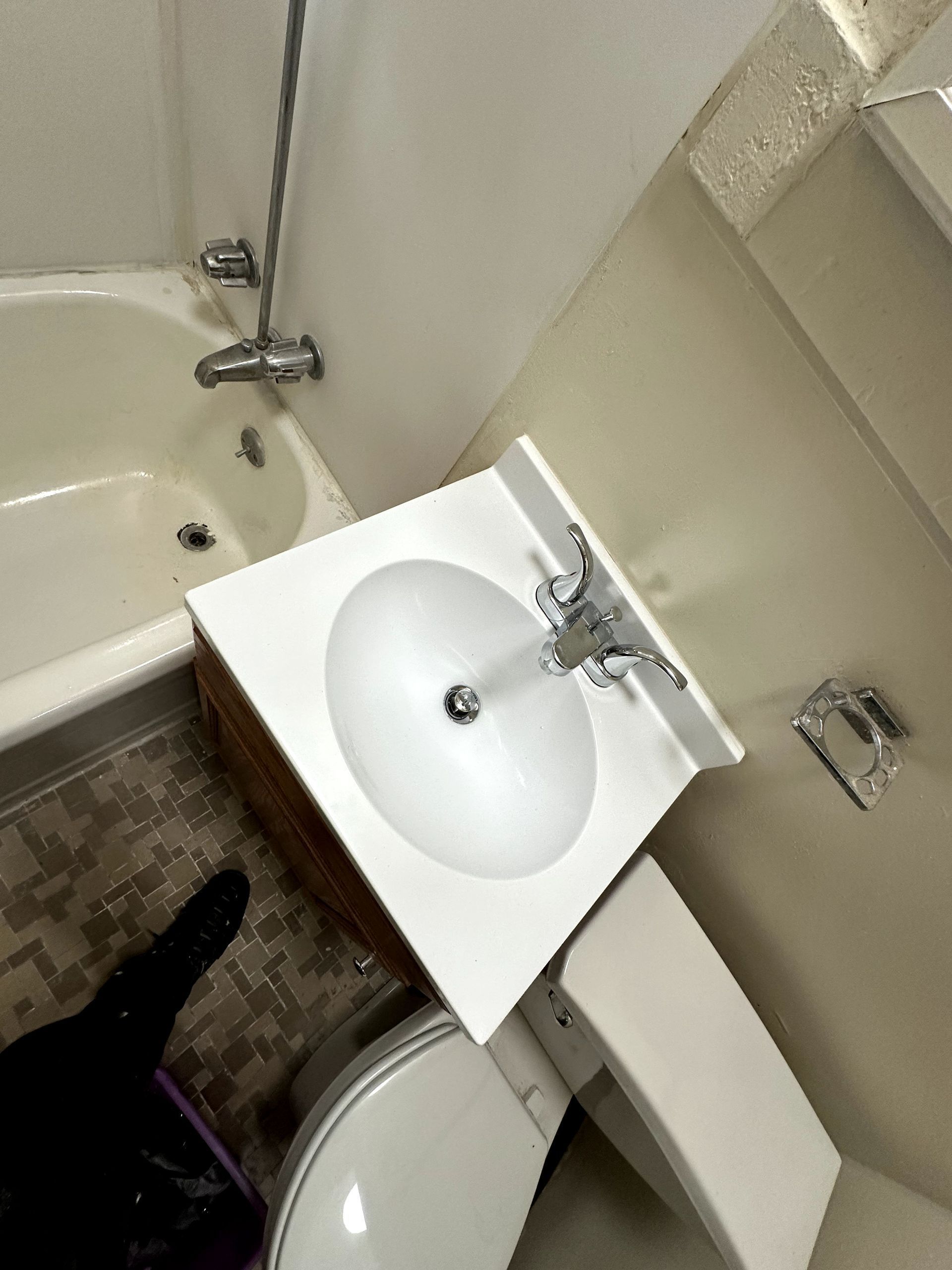 An after shot of a bathroom in a hoard cleanup in Pittsburgh, PA by Kingdom Bio Recovery & Restoration