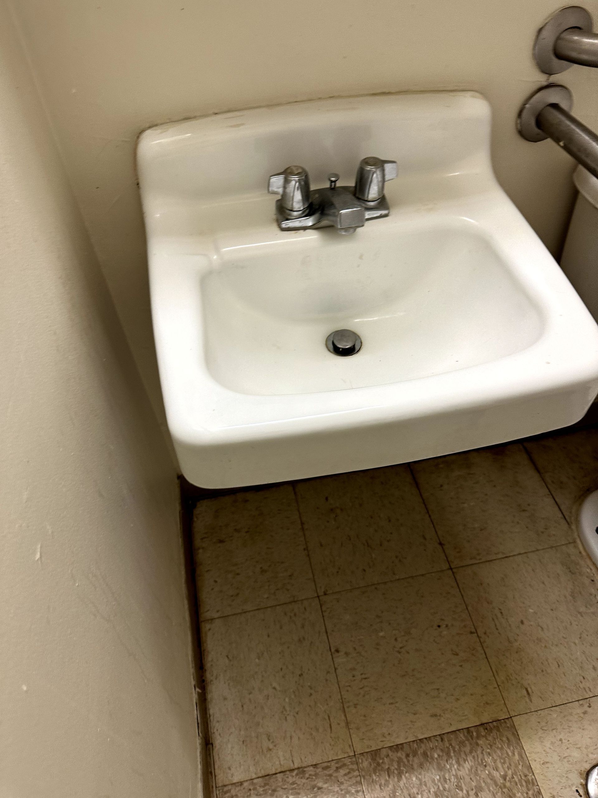 An after shot of a bathroom in a hoard cleanup in Pittsburgh, PA by Kingdom Bio Recovery & Restoration
