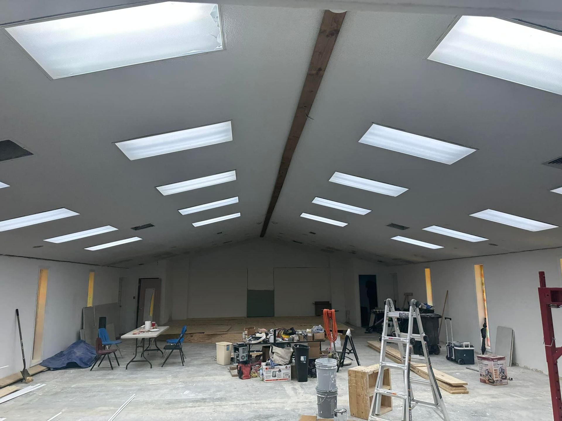 A large room with a lot of lights on the ceiling.