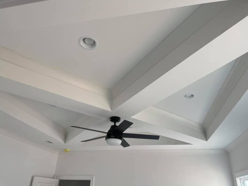 A ceiling fan is hanging from the ceiling of a room.