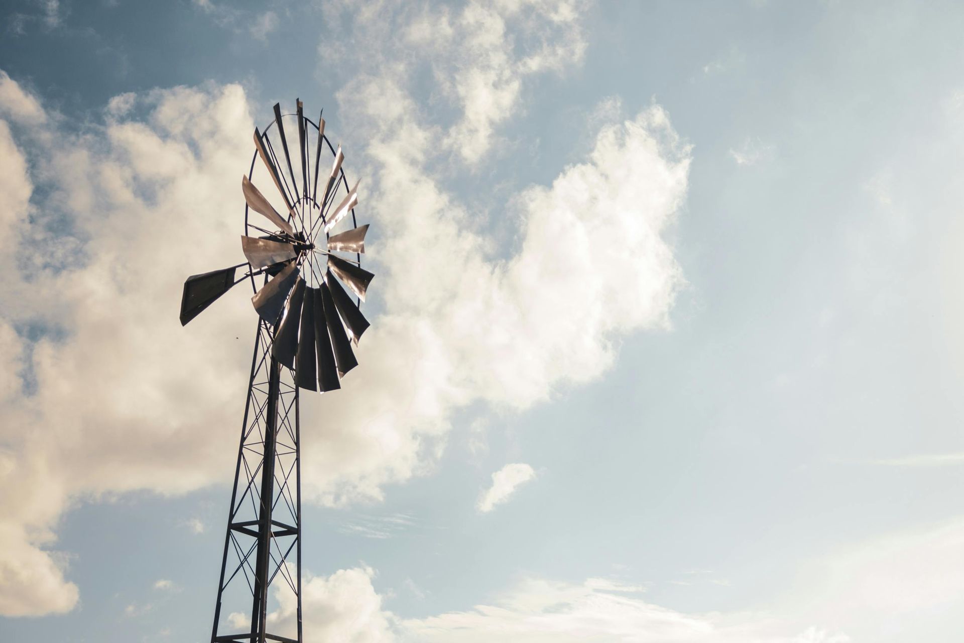 Sustainable windmill water supply serving properties in Lakewood, WA
