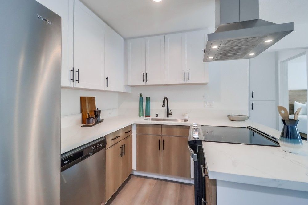 Photo showing the u-shaped structure of the kitchen