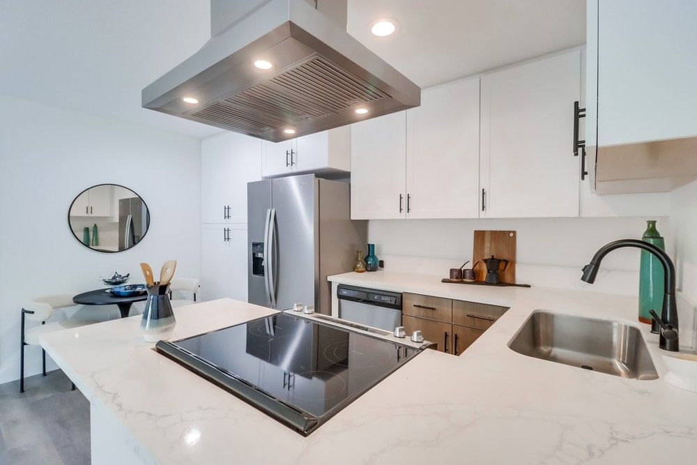 Photo showing a luxurious kitchen