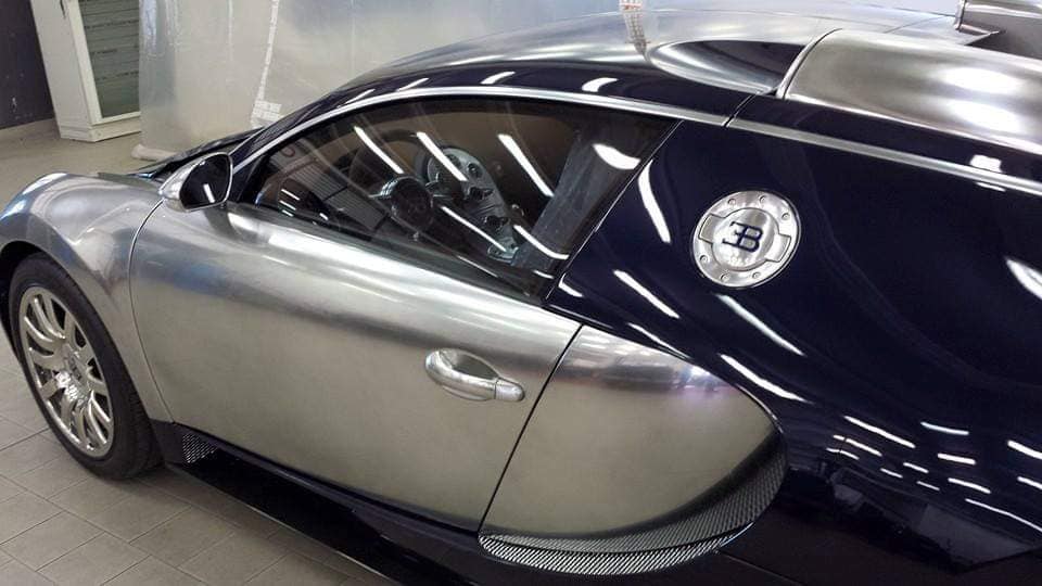 applicazione disegni su auto sportiva