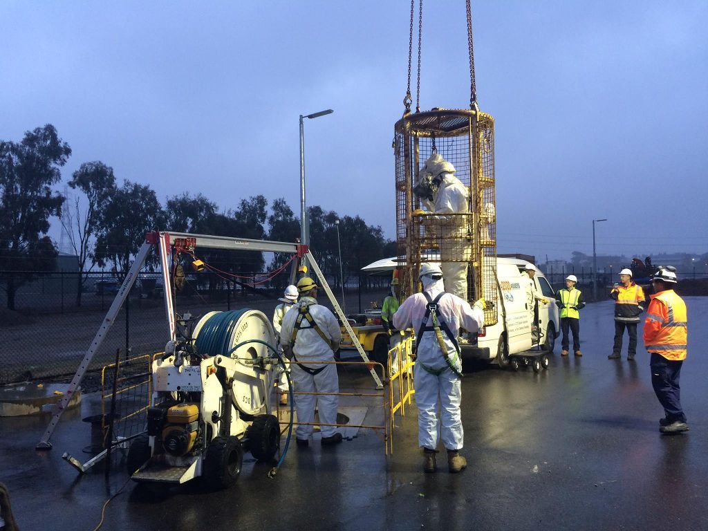 Caged confined space entry - Pipeline Rehabilitation - Magnesium Hydroxide Application.
