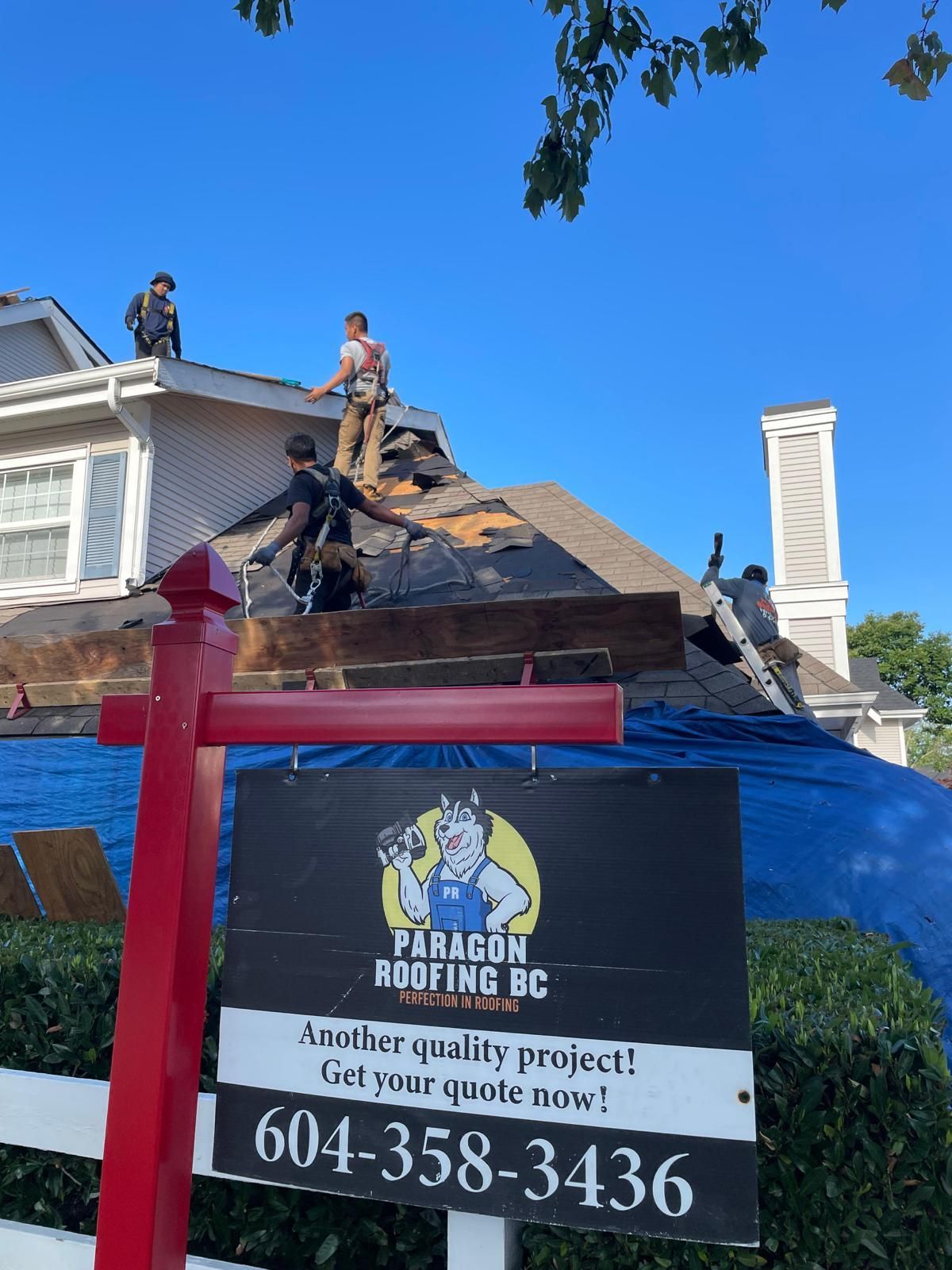 A yard sign that says paragon roofing bc on it