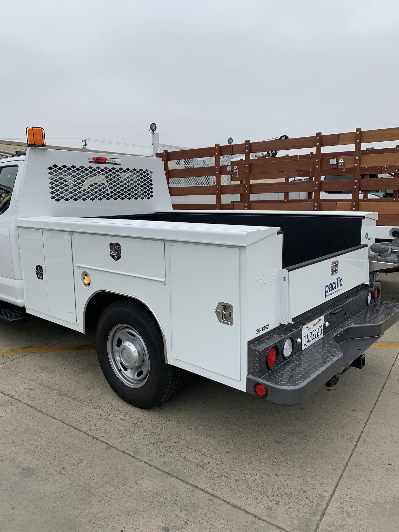 Tapered Headboard W/beacon Light – Whittier, CA – Pacific Truck Equipment